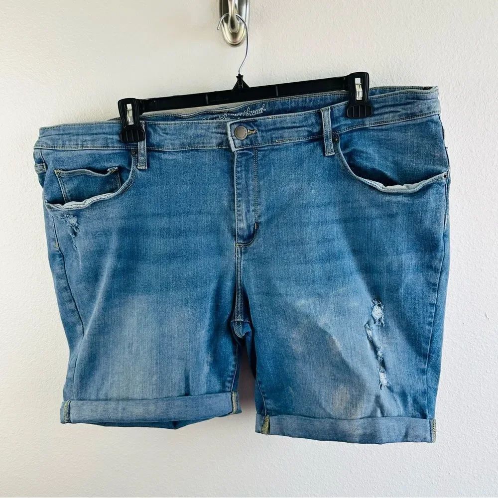 Universal Thread Distressed Denim Shorts Size‎ 26W